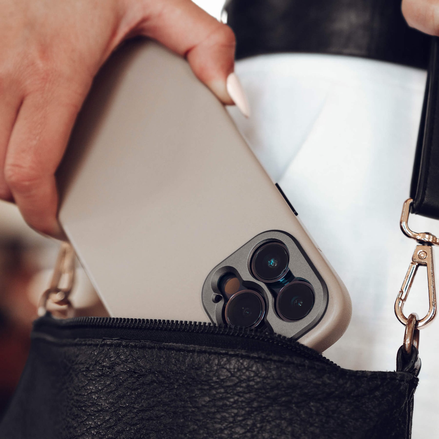 Pro Leather Case - iPhone 15 Pro - Sand