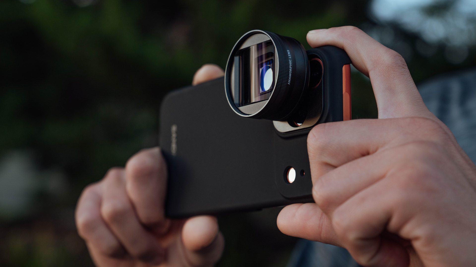 What Is Anamorphic Desqueeze? A Filmmaker's Guide to the Cinematic Widescreen Look