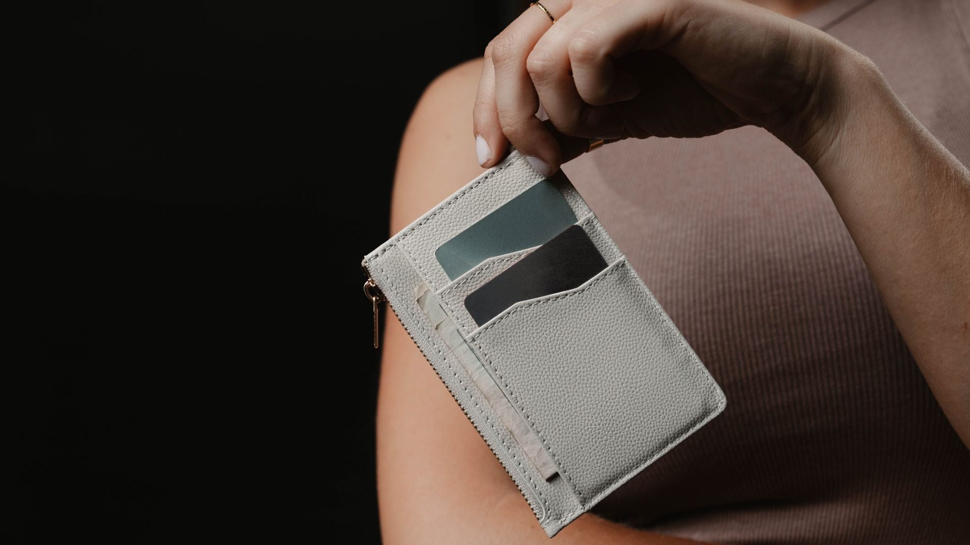 5 Features to Look for in a Women’s Wallet