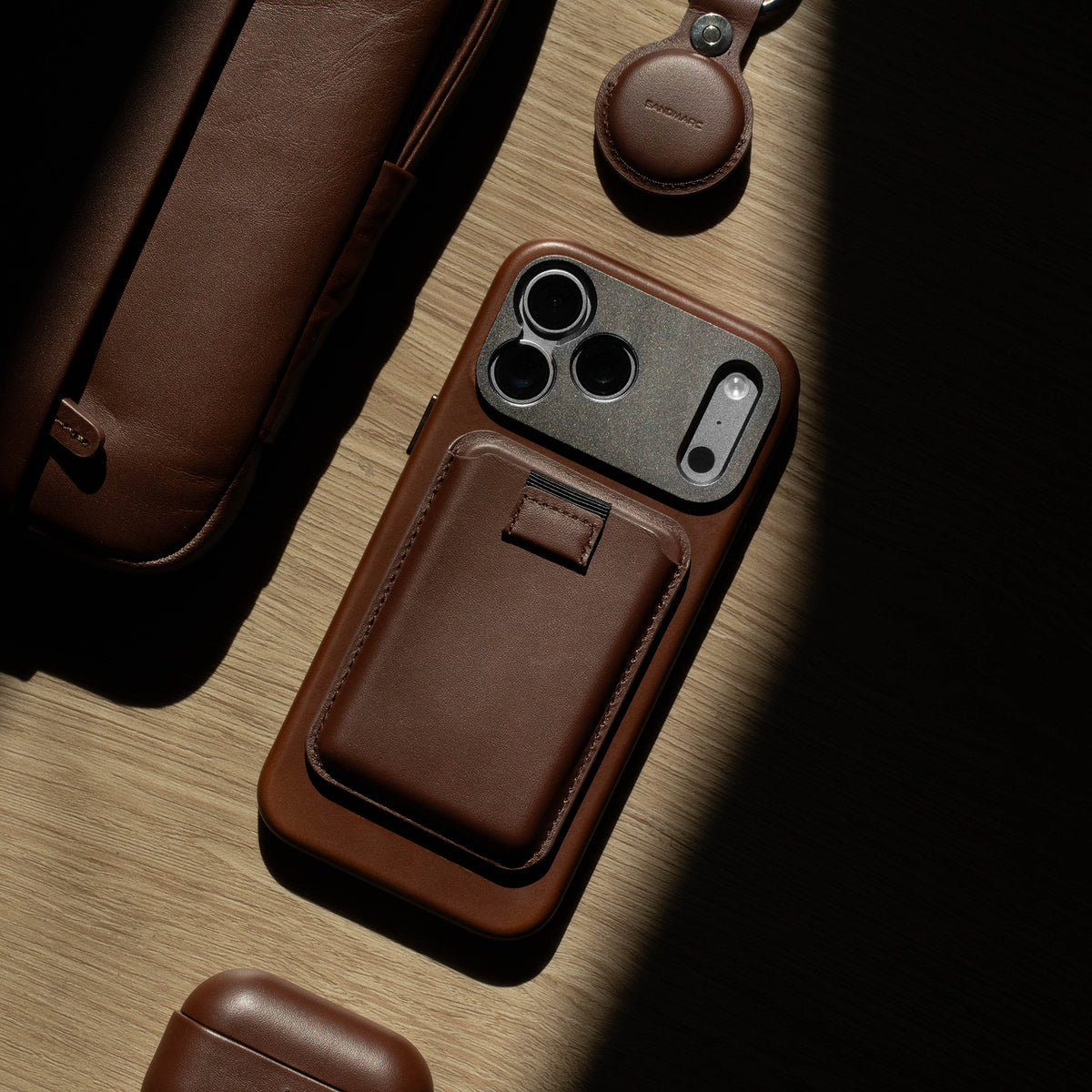 Brown MagSafe iPhone 18 Pro full-grain leather wallet, minimalist design