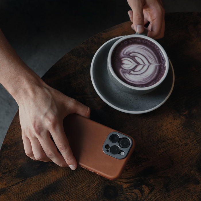 Sandmarc รุ่น Pro Leather Case - เคส iPhone 16 Pro Max - สี Tan 11 Sandmarc รุ่น Pro Leather Case - เคส iPhone 16 Pro Max - สี Tan