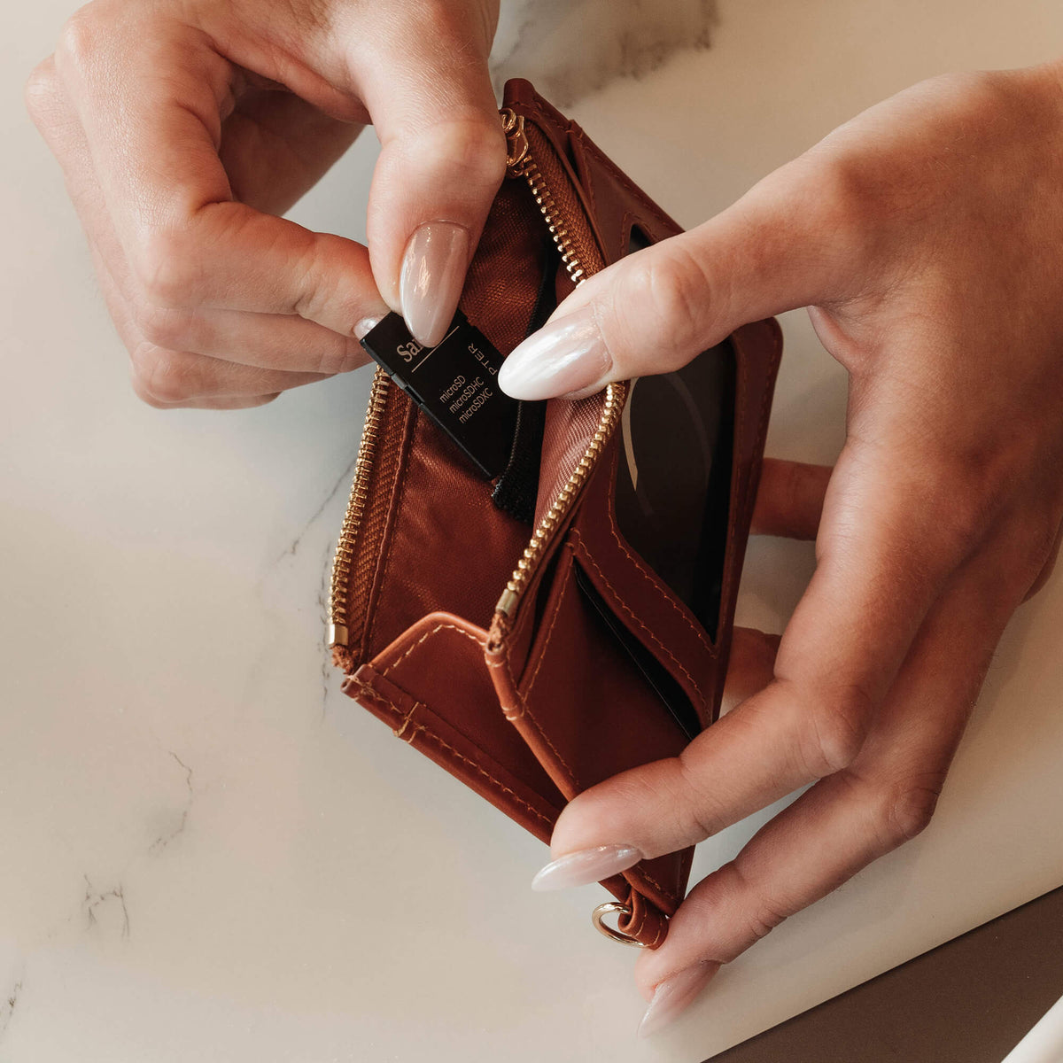 Women Capture Leather Wallet - SANDMARC #color_tan