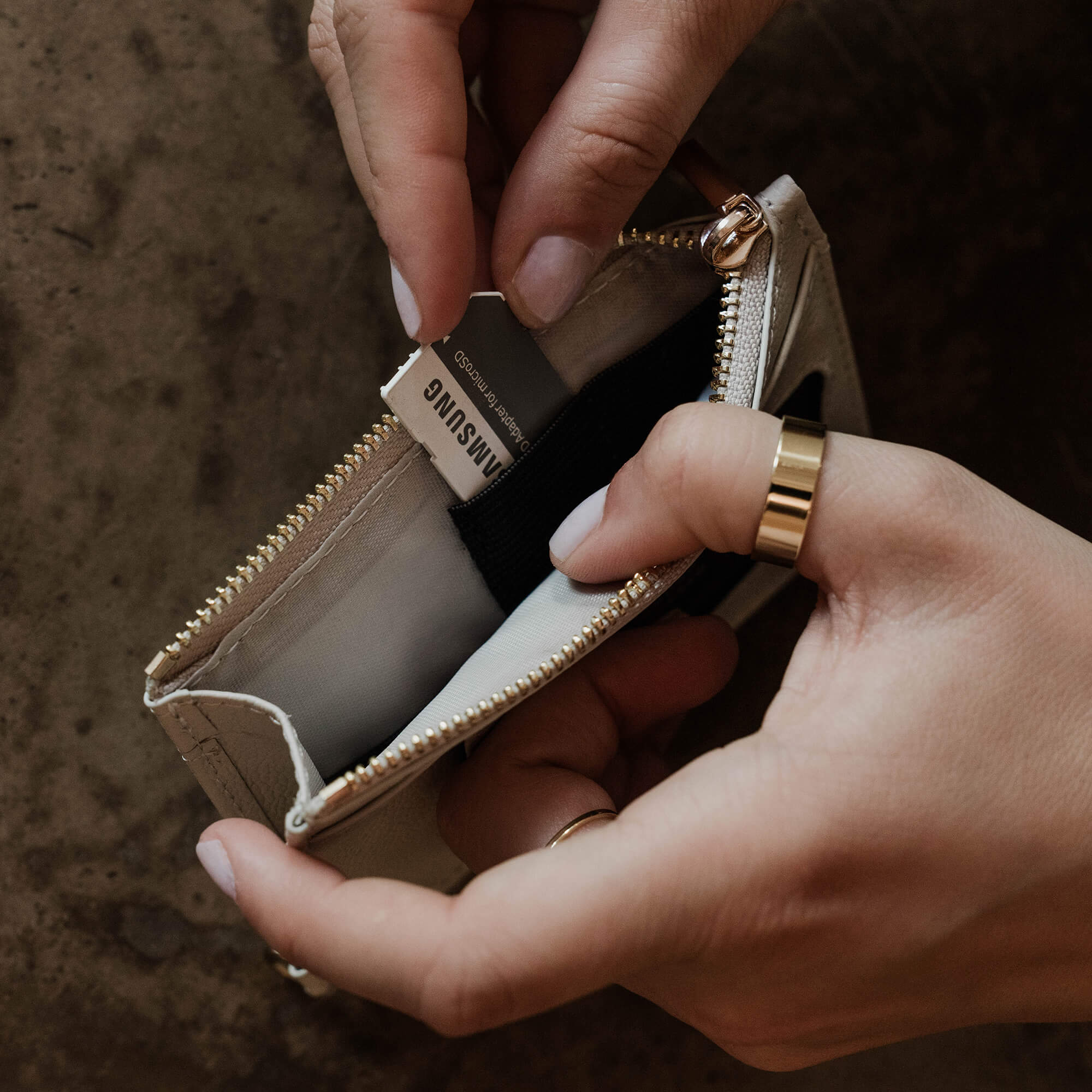 Women Capture Leather Wallet - SANDMARC #color_stone
