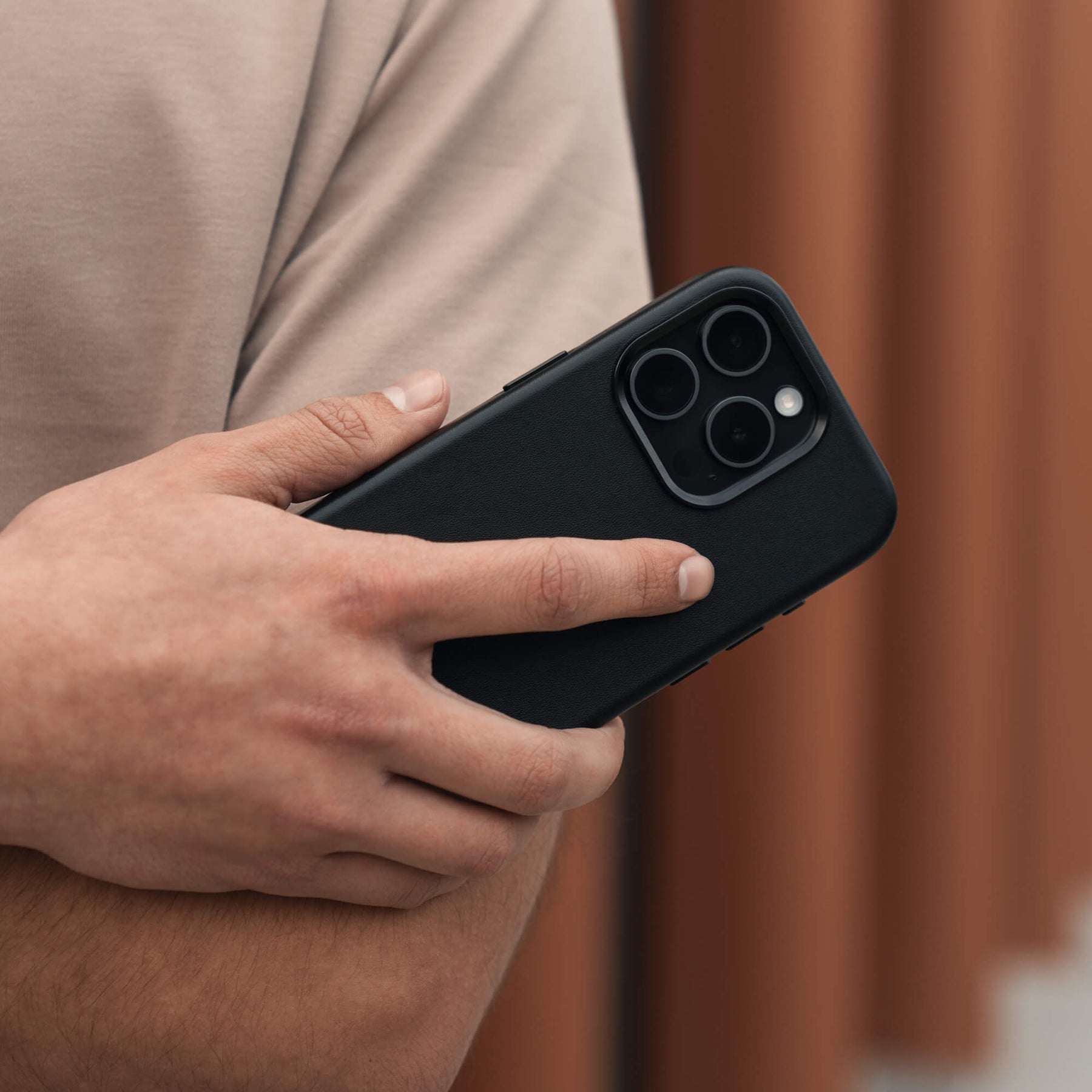 Minimal Leather Case - iPhone 15 Pro - Black