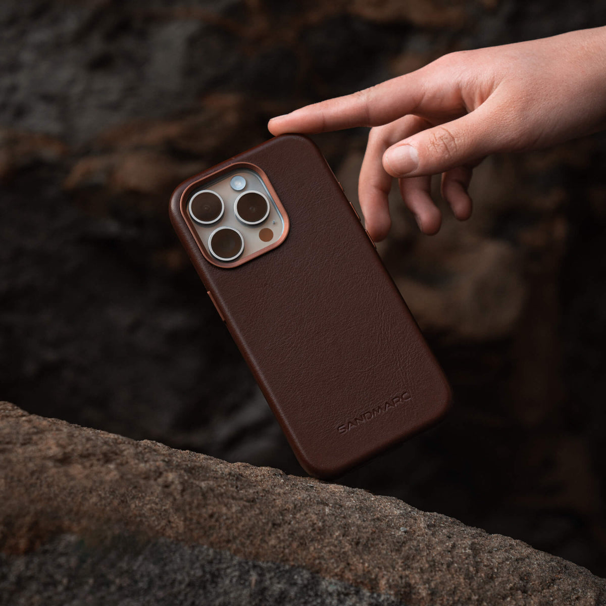 iPhone 15 Pro Minimal Leather Case | Brown - SANDMARC iPhone 15 Pro Minimal Leather Case | Brown - SANDMARC