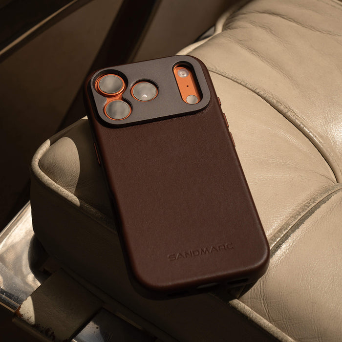 Sandmarc รุ่น Pro Leather Case - เคส iPhone 17 Pro - สี Brown